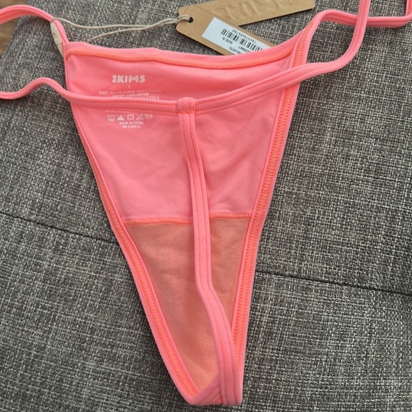 Skims Fit EveryBody T String Thong - Picture 2 of 8